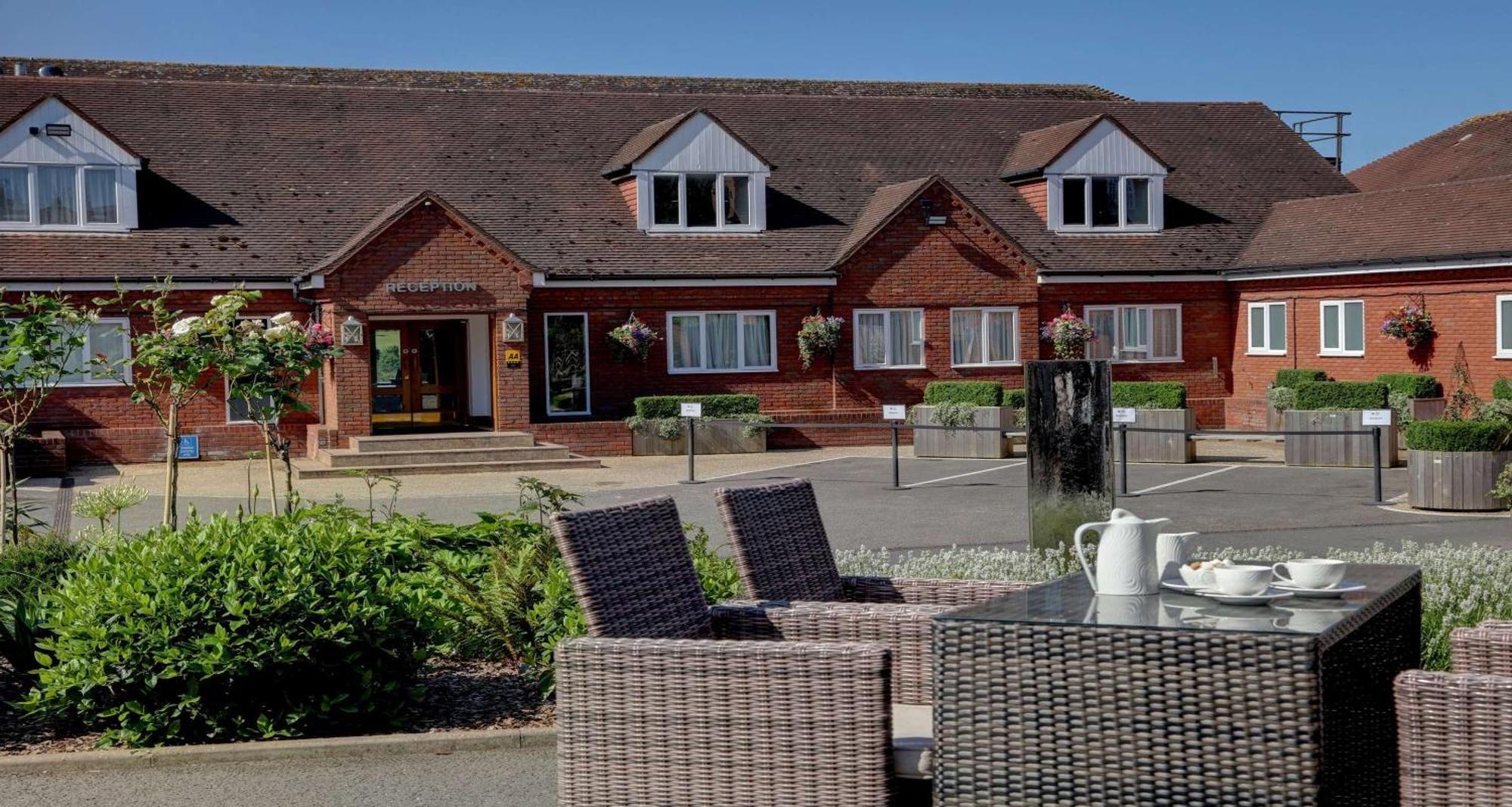 Windmill Village Hotel, Golf Club & Spa, BW Signature Collection Coventry Esterno foto